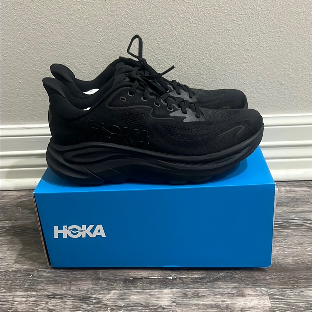 Men’s Hoka Black Clifton 9 Shoes 10D